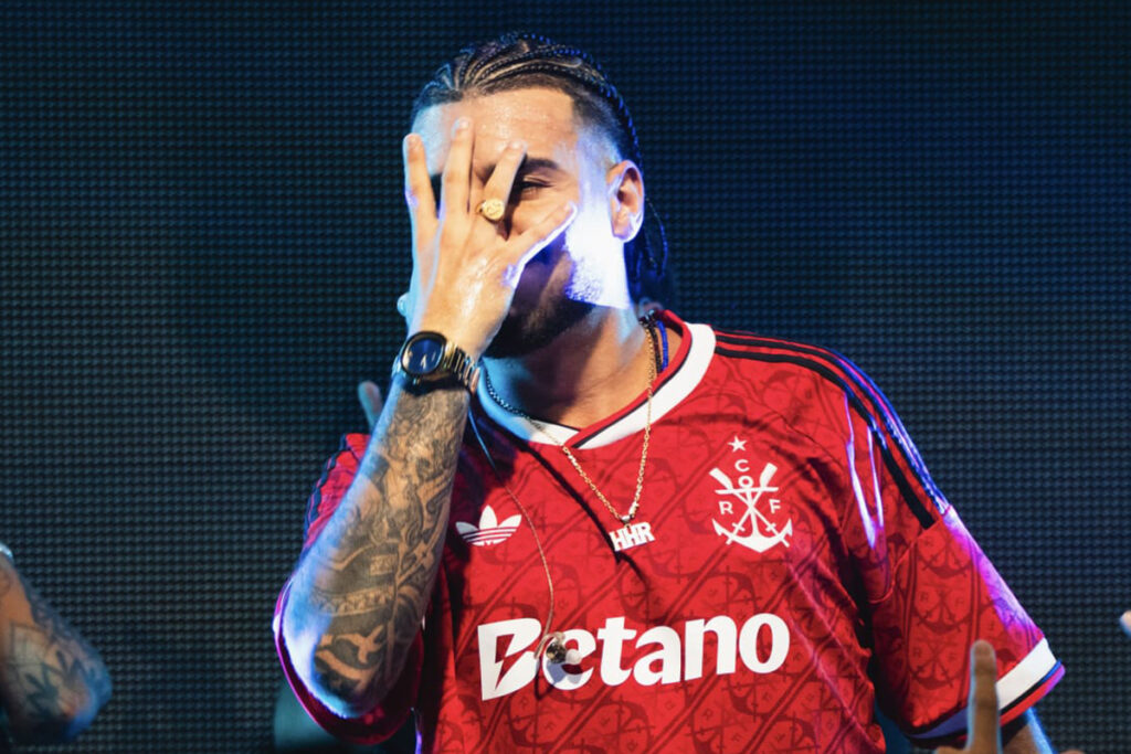 2ZDinizz surpreende fãs ao usar novo Manto 3 do Flamengo