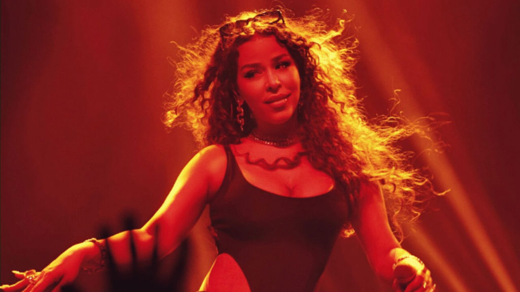 Flora Matos detona álbum pop recém-lançado e aponta uso de inteligência artificial: ‘Show de apropriações’