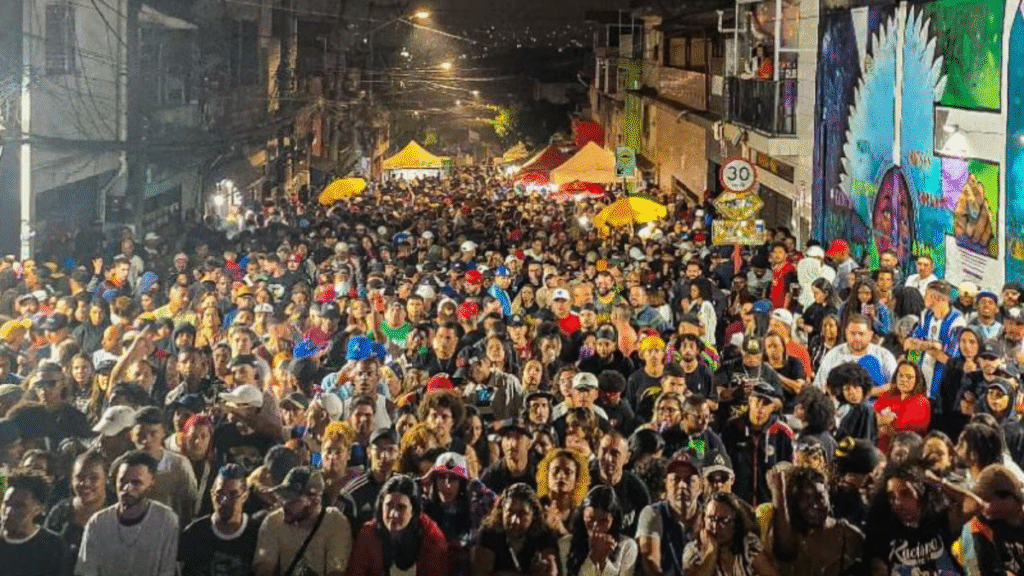 Festa 100% Favela celebra 26 anos no Capão Redondo com Rincon Sapiência, Dexter, MC Daniel, Duquesa e veteranos do Rap Nacional