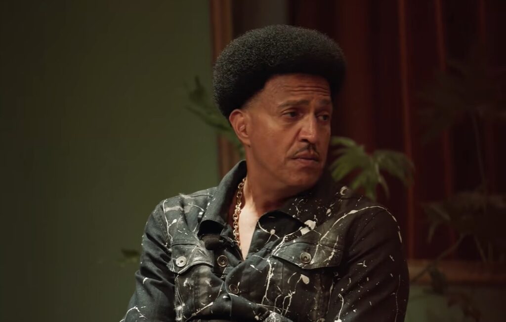 Mano Brown aconselha rappers a não escreverem no celular