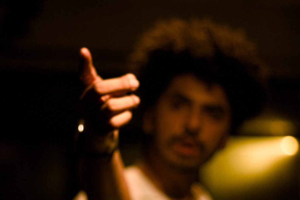 Espetáculo no Teatro Arthur Azevedo discute violência, segurança pública e encarceramento negro