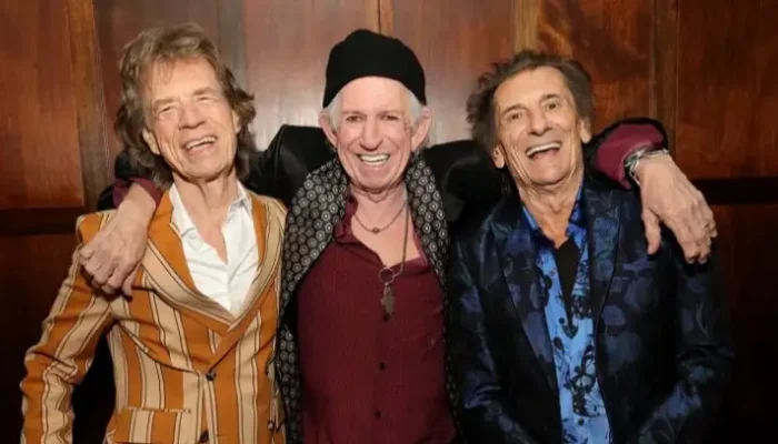 10/07/2026 — Rolling Stones divulga a tracklist oficial do novo álbum "Foreign Tongues"