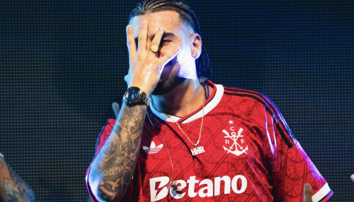 2ZDinizz surpreende fãs ao usar novo Manto 3 do Flamengo