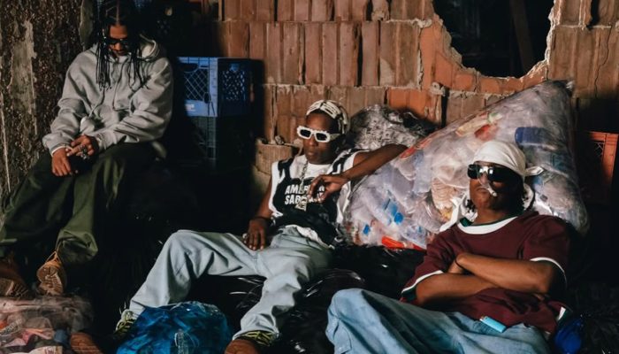 A$AP Rocky e hOMMEMADE transformam 'sacos de lixo' em sofá