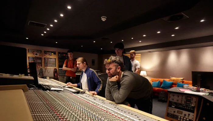 Abbey Road Institute Mumbai e Bay Owl Studios anunciam bolsa voltada a mulheres