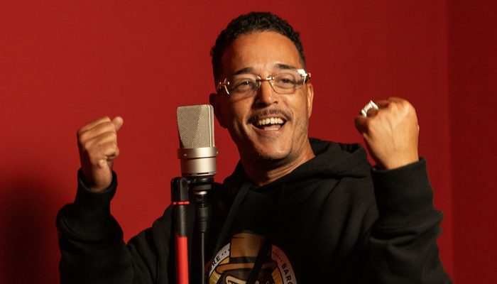 Akira Presidente participa da "Sala Vermelha" com boombap de resgate