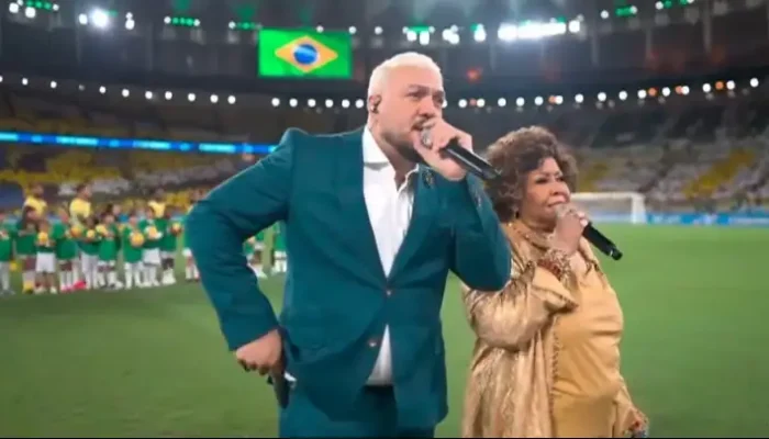 Alcione diz que atraso no retorno de áudio causou confusão com Belo durante hino no Maracanã
