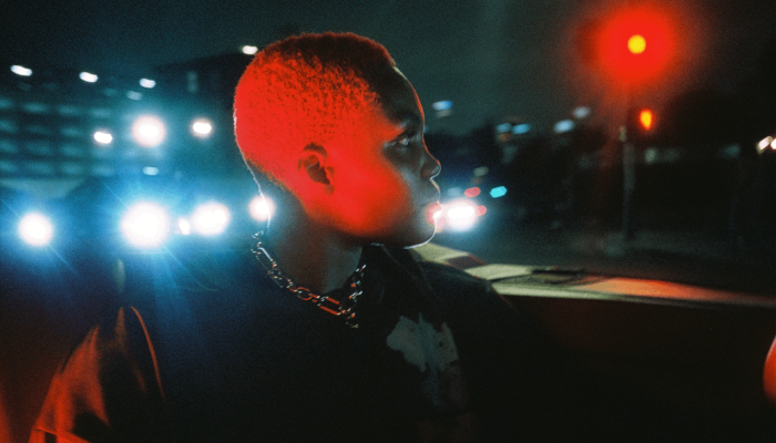 Arlo Parks lança edição deluxe de “Ambiguous Desire” com faixas inéditas e remixes