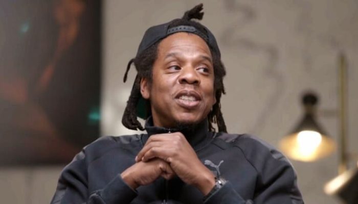 Rapper Jay-Z dando entrevista