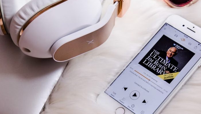 Audiolivros estão cada vez mais populares (Crédito: Lena Kudryavtseva)