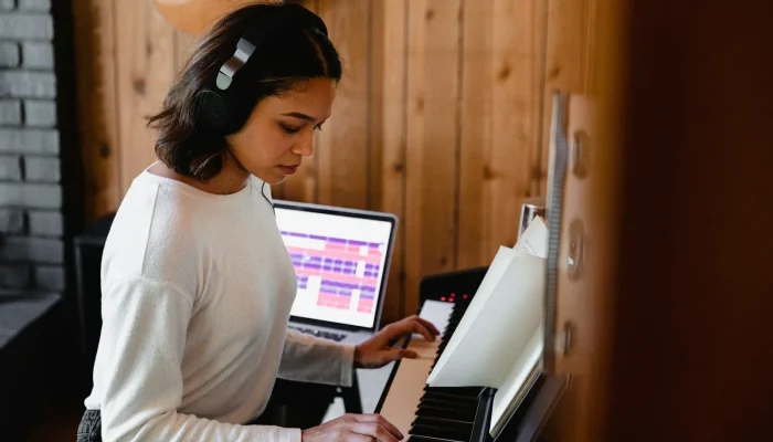 Berklee publica relatório sobre música, vídeo e uso de IA nas redes sociais
