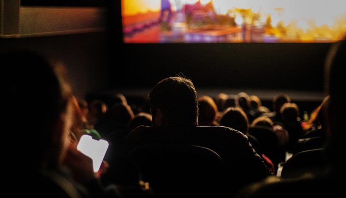 Cansado do Tédio? Confira 7 Filmes de Comédia que Vão Salvar a Sua Noite