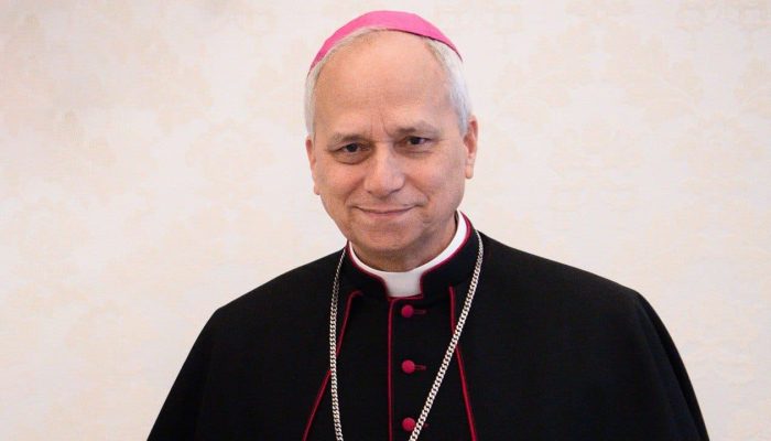 Cardeal americano Robert Prevost é eleito novo papa e adota o nome Leão XIV
