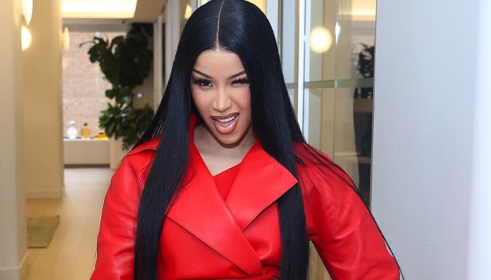 Cardi B comemora que novo álbum de Taylor Swift será lançado semanas após o dela