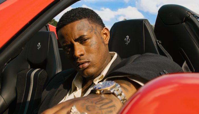 Com frase viral nas redes sociais, Mc Ig apresenta "Feliz no Simples", seu 8º álbum de estúdio