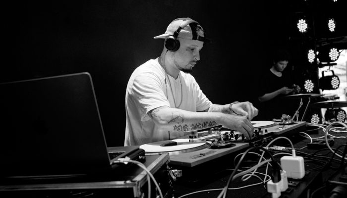 DJ Cost Lança 'Tá Ligado', Álbum Autoral que Celebra a História do Hip Hop de Belo Horizonte