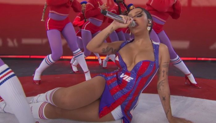 Doja Cat performa “Woman” na final da Copa do Mundo de Clubes da FIFA