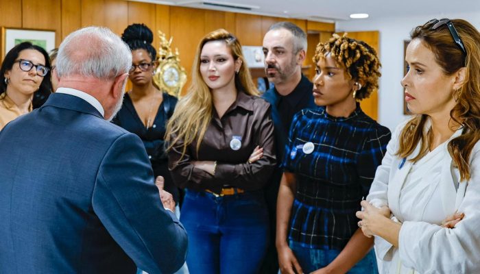 Ebony leva hip-hop ao Palácio do Planalto em ato contra o feminicídio