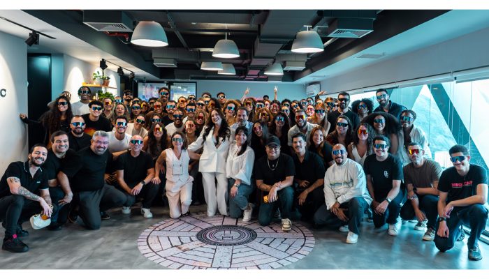 Raphaela Santos com o time da Sony Music Brasil