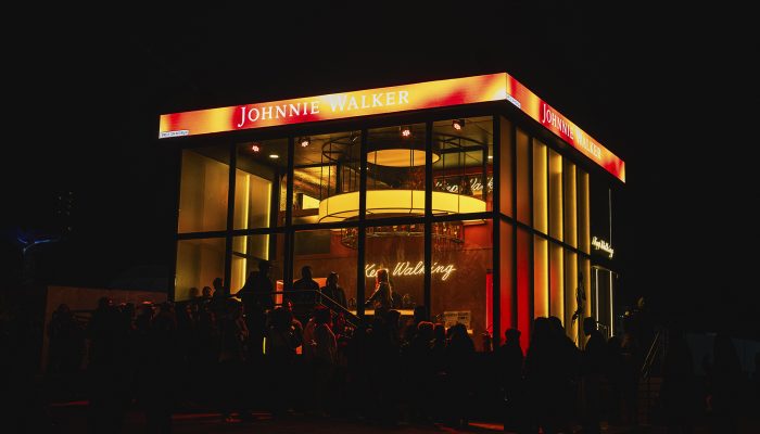 Famosos no estande de Johnnie Walker no The Town