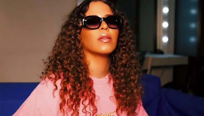Flora Matos revela detalhes do novo álbum e confirma 13 faixas