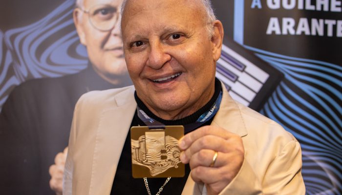 Guilherme Arantes com a Medalha UBC (Foto Rafael Sonho Real / LordBull)