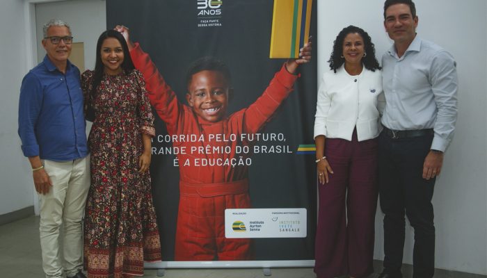 Tiano Felix (vice-prefeito de Juazeiro), Nilmara Mércia (superintendente pedagógica da Secretaria de Educação de Juazeiro), Maéve Melo (sec. de Educação de Juazeiro) e Ewerton Fulini (VP do IAS) (Crédito: Ana Vitória Nascimento)