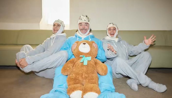 Jack Black se une a CA7RIEL & Paco Amoroso em parceria bizarra