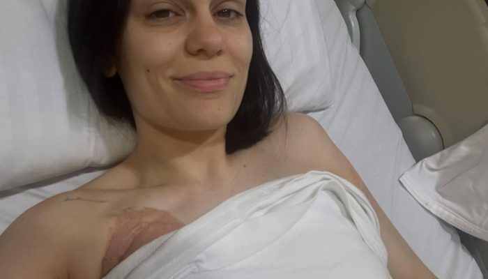 Jessie J comemora resultado de exames após cirurgia nos seios