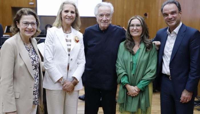 Executivos da Fundación MAPFRE durante visita à Fundação Bachiana e ao Maestro João Carlos Martins, reconhecido com o