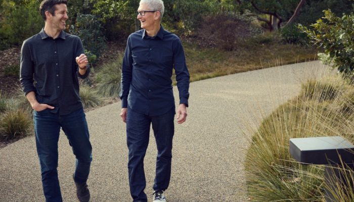 Tim Cook e John Ternus no Apple Park