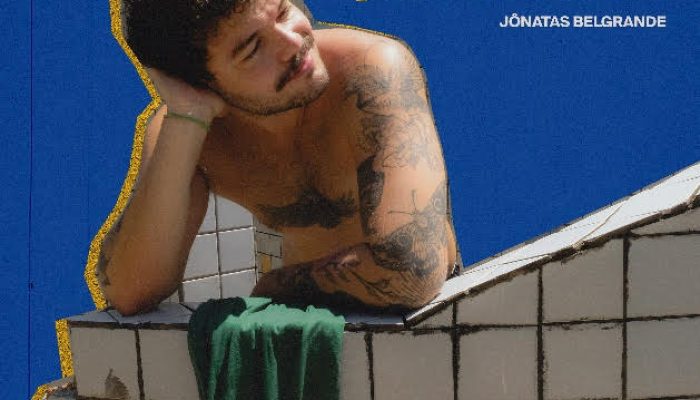 Jônatas Belgrande ironiza relações modernas no novo single “Geração Fast Love”