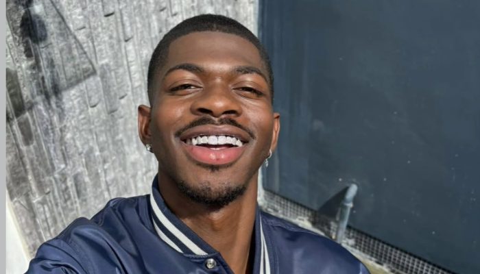 Lil Nas X seguirá preso até segunda-feira (25) após ser flagrado só de cueca pelas ruas de Los Angeles, diz TMZ