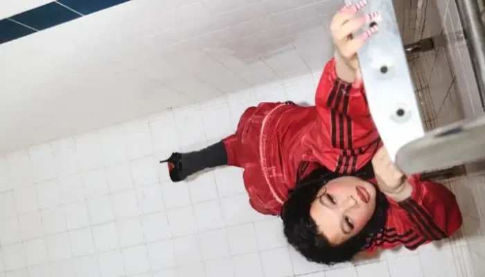 Lola Young retoma carreira com single "From Down Here", produzido por James Blake