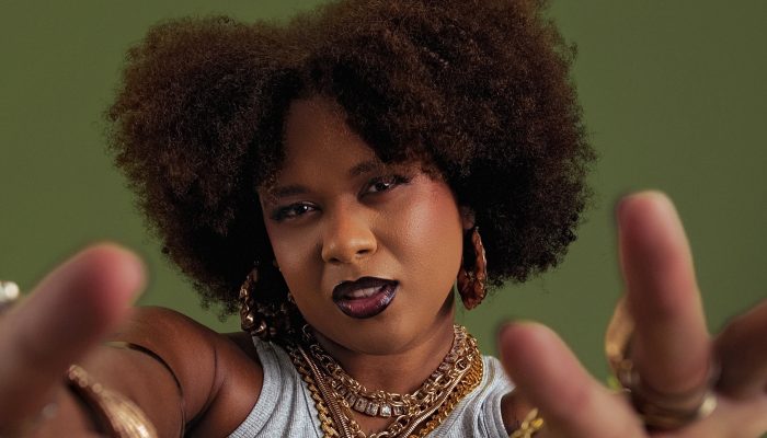 MC Luanna inaugura nova fase com a mixtape “IRREFREÁVEL”