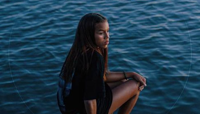 MC Vitória leva conscientização ambiental para o funk em “Quebrada Viva”