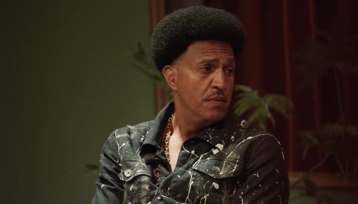 Mano Brown aconselha rappers a não escreverem no celular