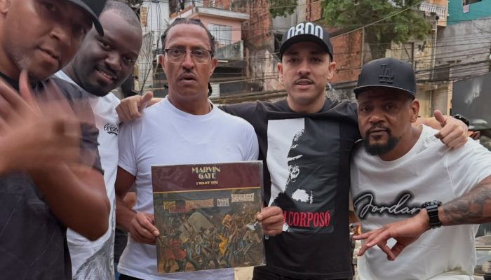 Mano Brown ganha vinil raro e se emociona: “disco da minha vida”