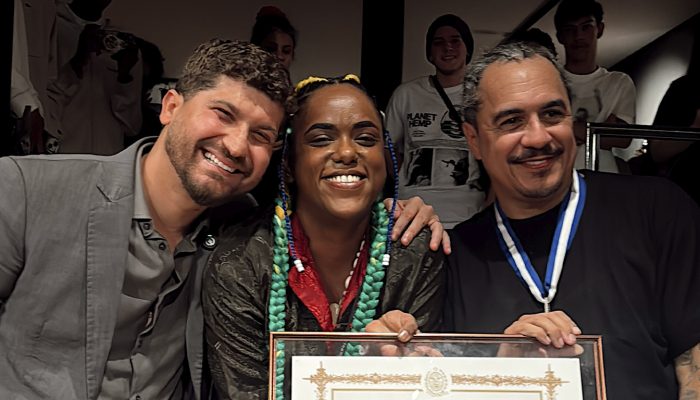 Marcelo D2 recebe Medalha Tiradentes em cerimônia no RJ
