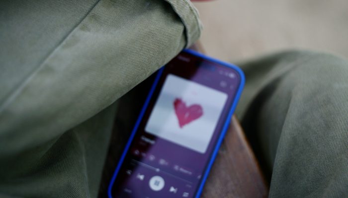 Ouvinte médio de música nos EUA gasta US$ 434 por ano em música gravada, diz relatório