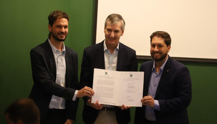 No lançamento do Ciclo 2 da Política Nacional Aldir Blanc, o Secretário da Cultura, Eduardo Loureiro, e ministro substituto da Cultura, Márcio Tavares (Crédito: Filipe Ferreira/MinC)