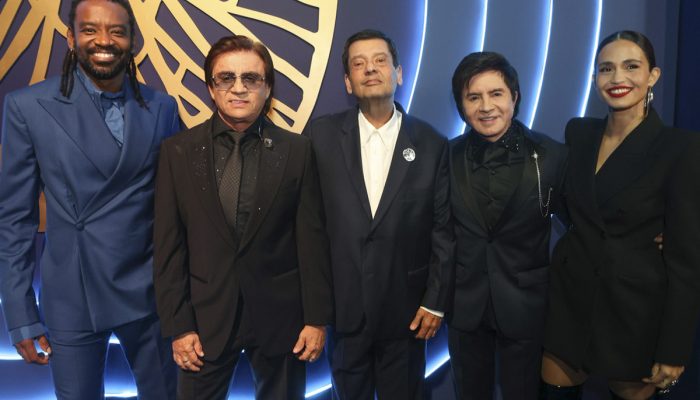 Fabricio Boliveira, Chitãozinho, Zé Mauricio Machline, Xororó e Nanda Costa (Crédito: RT Fotografia)