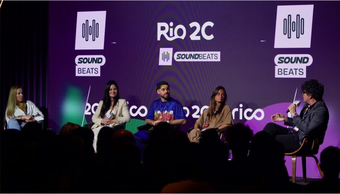 Marcela Moreira, diretora-geral da Warner Music Brasil, Mariana Madjarof, diretora da Access Mídia e da F/SIMAS, Papatinho, artista, produtor musical e fundador da Papatunes, e Gustavo Menéndez, presidente para América Latina e US Latin da Warner Chappell Music, com mediação de Cris Falcão, MD Artist and Label Strategy GM Latin no Rio2C (Crédito: Igor Ventura), Brasil
