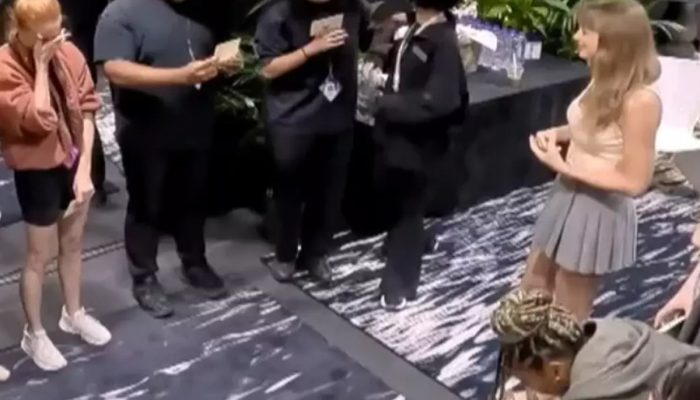 Taylor Swift distribui bônus a equipe