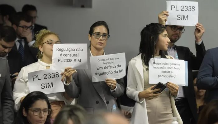 Pessoas pedem a regulação da IA no Senado - Crédito Saulo Cruz-Agência Senado