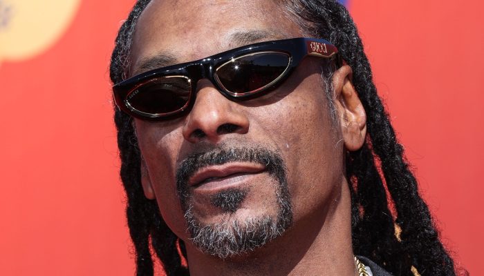 Snoop Dogg se Retrata após Comentários sobre Personagens LGBTQIA+ no Filme 'Lightyear'