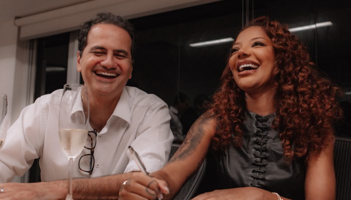 CEO do grupo Sony Music Entertainment no Brasil com Ludmilla (Crédito: @mikebleak_)
