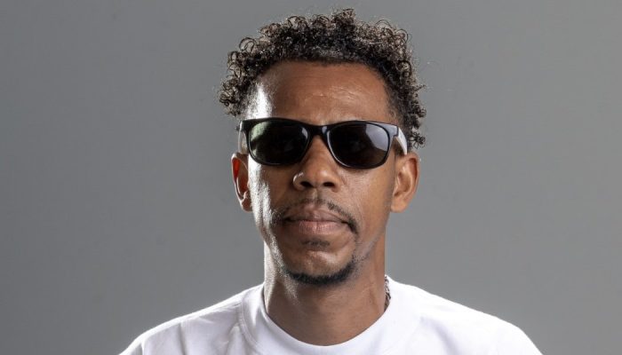 TEÓ estreia carreira solo com "Date" e leva sua essência do Rap para o Afrobeat