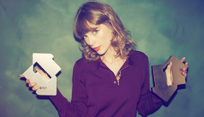 Taylor Swift alcança o topo da parada do Reino Unido pela oitava vez e acumula recordes