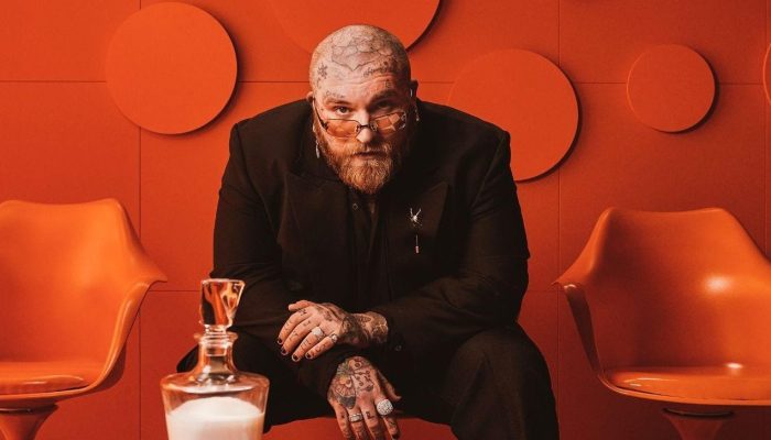 Teddy Swims relança disco de estreia com 32 faixas